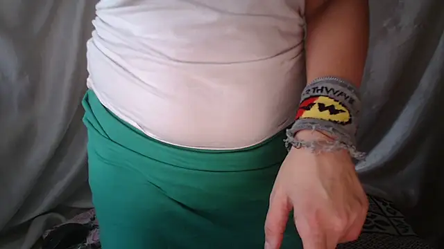 Burberrry  online show from October 13, 5:07 am