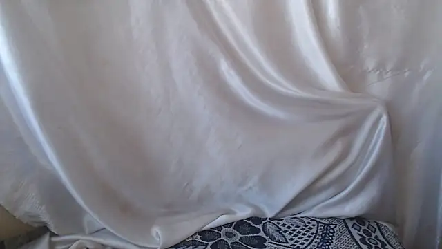 Burberrry  online show from October 28, 8:07 am