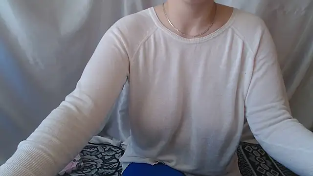 Burberrry  online show from April 22, 7:55 am