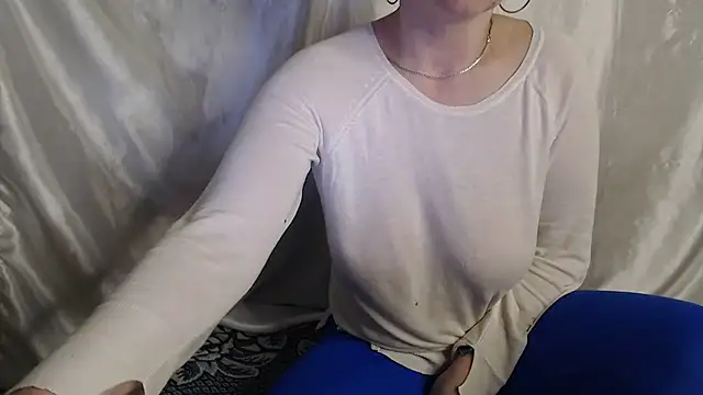 Burberrry  online show from April 22, 7:59 pm