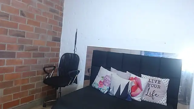 Snapshot of arenita__stone chatting on February 28, 9:33 pm arenita stone online show from February 28, 9:33 pm