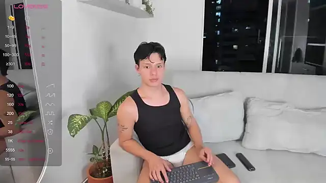 Snapshot of Alexxblue chatting on December 5, 12:19 am Alexxblue online show from December 5, 12:19 am