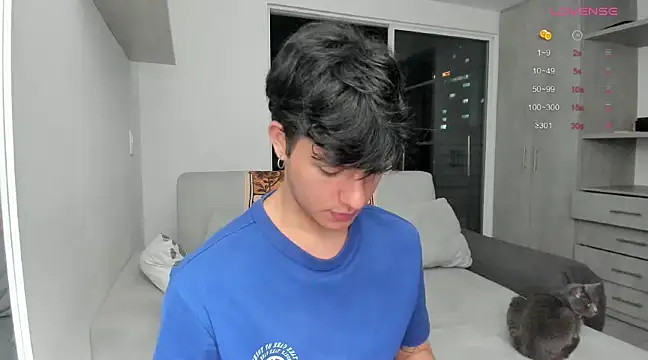 Snapshot of Alexxblue chatting on December 22, 3:11 am Alexxblue online show from December 22, 3:11 am