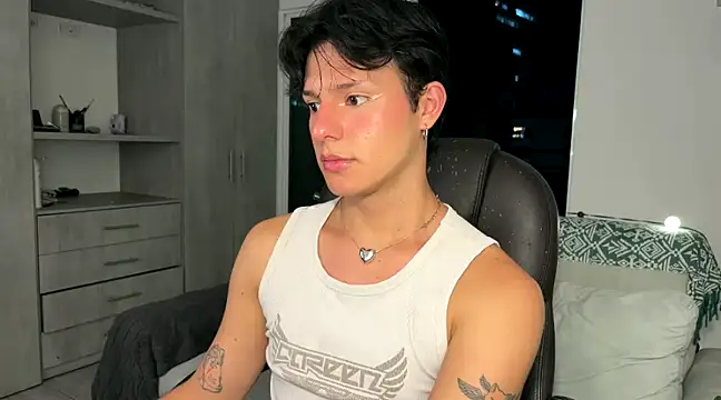 Snapshot of Alexxblue chatting on December 31, 1:57 am Alexxblue online show from December 31, 1:57 am