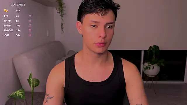 Snapshot of Alexxblue chatting on October 24, 5:37 am Alexxblue online show from October 24, 5:37 am