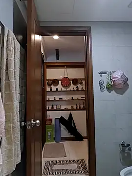 Snapshot of horny_slavedog chatting on November 17, 9:15 am horny slavedog online show from November 17, 9:15 am