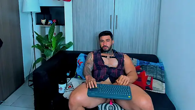 Snapshot of naugthy_dominant chatting on November 4, 2:05 pm naugthy dominant online show from November 4, 2:05 pm