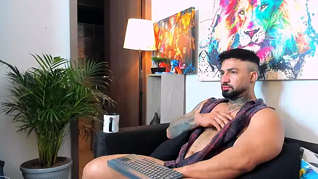 Snapshot of naugthy_dominant chatting on November 30, 9:02 am naugthy dominant online show from November 30, 9:02 am