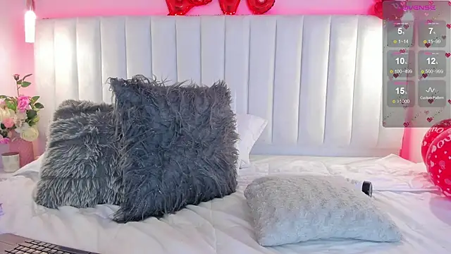Snapshot of ivy_collins chatting on February 16, 2:31 am ivy collins online show from February 16, 2:31 am