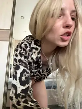 Adelina0001 online show from May 28, 9:06 am
