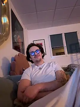 Snapshot of hardmecl chatting on February 5, 8:24 pm hardmecl online show from February 5, 8:24 pm