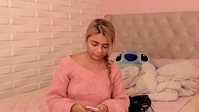 Snapshot of pamell_col chatting on December 18, 3:37 am pamell col online show from December 18, 3:37 am