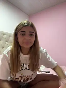 Snapshot of pamell_col chatting on January 10, 7:00 pm pamell col online show from January 10, 7:00 pm