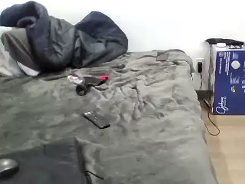 Snapshot of Iliketocooksquirt25 chatting on February 15, 9:05 am Iliketocooksquirt25 online show from February 15, 9:05 am