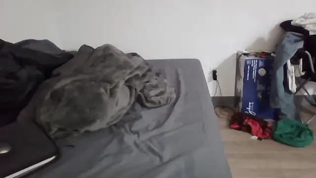 Snapshot of Iliketocooksquirt25 chatting on February 21, 5:46 am Iliketocooksquirt25 online show from February 21, 5:46 am