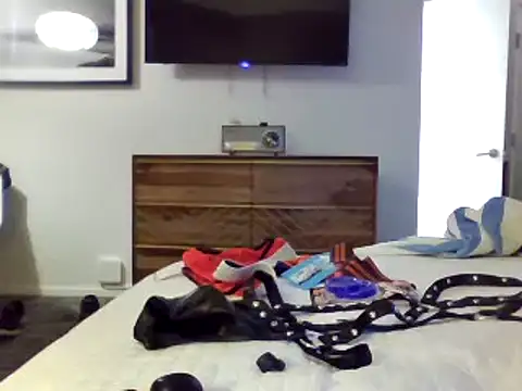 Snapshot of Iliketocooksquirt25 chatting on February 26, 9:27 pm Iliketocooksquirt25 online show from February 26, 9:27 pm