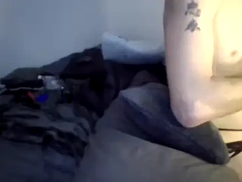 Snapshot of Iliketocooksquirt25 chatting on March 7, 12:37 am Iliketocooksquirt25 online show from March 7, 12:37 am