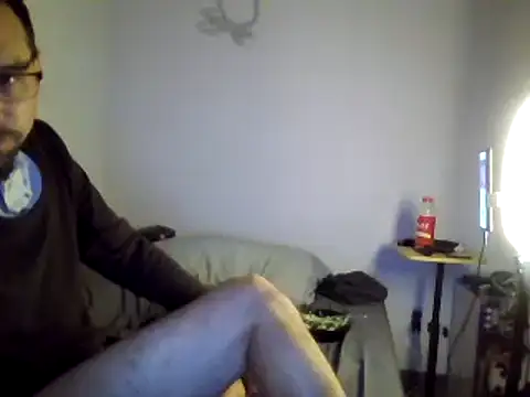 Snapshot of Iliketocooksquirt25 chatting on March 7, 7:41 am Iliketocooksquirt25 online show from March 7, 7:41 am