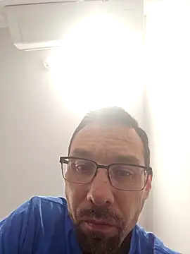 Snapshot of Iliketocooksquirt25 chatting on March 18, 1:43 am Iliketocooksquirt25 online show from March 18, 1:43 am