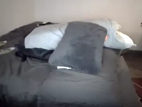 Snapshot of Iliketocooksquirt25 chatting on March 21, 12:17 pm Iliketocooksquirt25 online show from March 21, 12:17 pm