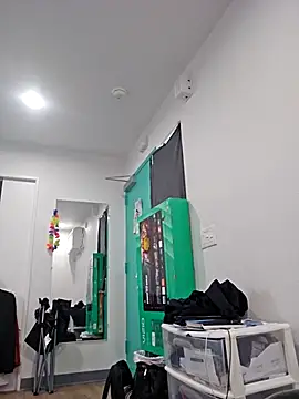 Snapshot of Iliketocooksquirt25 chatting on November 24, 11:04 pm Iliketocooksquirt25 online show from November 24, 11:04 pm