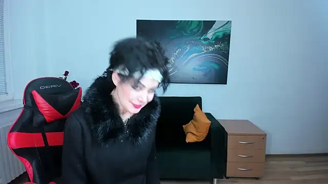 Silvia Wallec online show from March 12, 6:47 pm