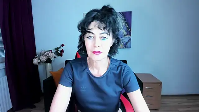 Snapshot of Silvia_Wallec chatting on June 14, 5:15 pm Silvia Wallec online show from June 14, 5:15 pm