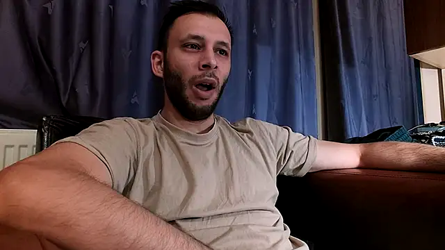 Snapshot of henryaxe chatting on December 5, 7:06 pm henryaxe online show from December 5, 7:06 pm