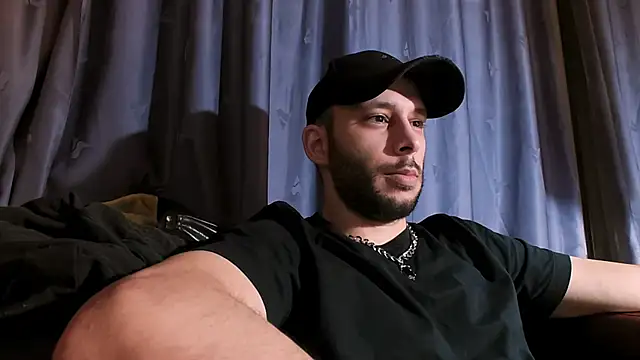 Snapshot of henryaxe chatting on December 10, 10:58 pm henryaxe online show from December 10, 10:58 pm