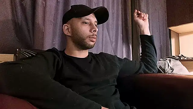 Snapshot of henryaxe chatting on December 23, 1:56 pm henryaxe online show from December 23, 1:56 pm