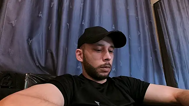 Snapshot of henryaxe chatting on December 29, 2:42 pm henryaxe online show from December 29, 2:42 pm