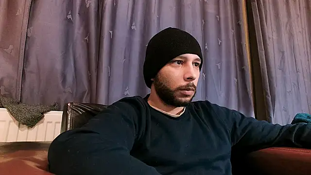 Snapshot of henryaxe chatting on January 6, 5:38 pm henryaxe online show from January 6, 5:38 pm