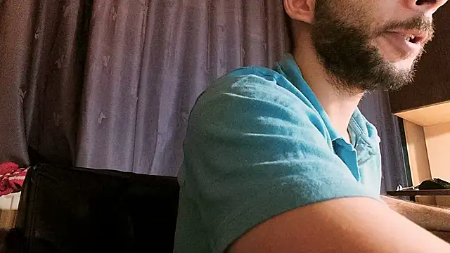 Snapshot of henryaxe chatting on January 8, 10:48 pm henryaxe online show from January 8, 10:48 pm