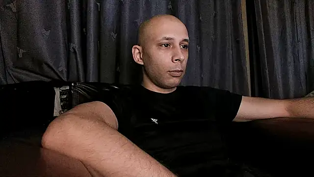 Snapshot of henryaxe chatting on January 12, 4:42 am henryaxe online show from January 12, 4:42 am