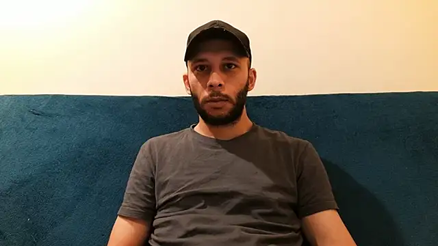 Snapshot of henryaxe chatting on February 3, 2:34 pm henryaxe online show from February 3, 2:34 pm