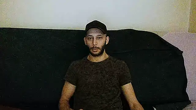 Snapshot of henryaxe chatting on February 5, 11:50 pm henryaxe online show from February 5, 11:50 pm