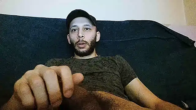 Snapshot of henryaxe chatting on February 6, 2:55 am henryaxe online show from February 6, 2:55 am