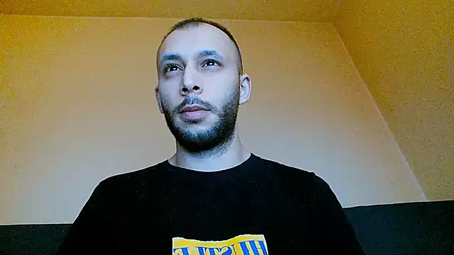 Snapshot of henryaxe chatting on February 14, 11:09 pm henryaxe online show from February 14, 11:09 pm