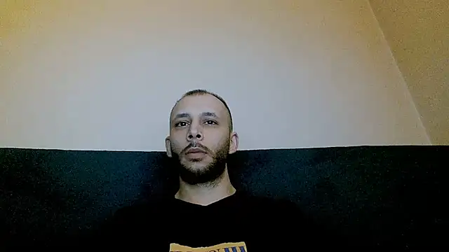 Snapshot of henryaxe chatting on February 15, 11:14 pm henryaxe online show from February 15, 11:14 pm