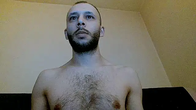 Snapshot of henryaxe chatting on February 17, 3:15 am henryaxe online show from February 17, 3:15 am