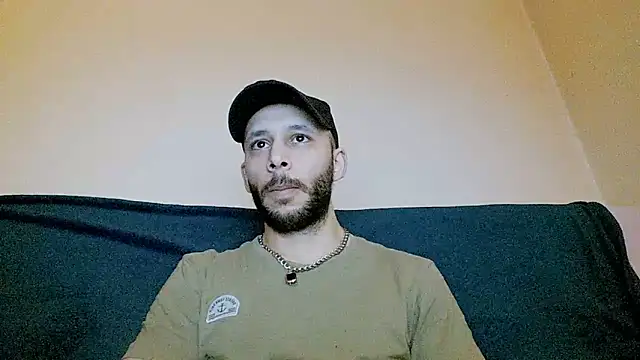 Snapshot of henryaxe chatting on February 25, 12:14 am henryaxe online show from February 25, 12:14 am