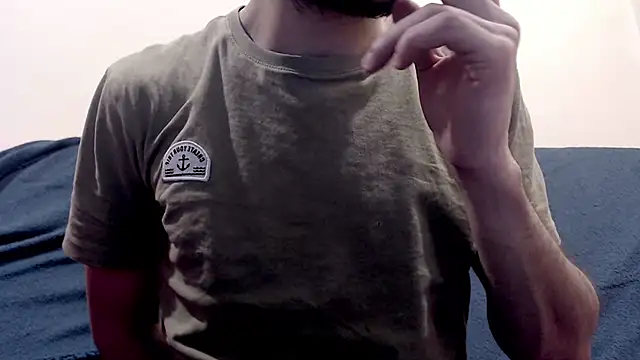 Snapshot of henryaxe chatting on March 11, 2:18 pm henryaxe online show from March 11, 2:18 pm