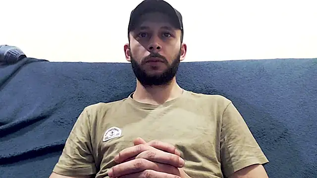 Snapshot of henryaxe chatting on March 11, 5:35 pm henryaxe online show from March 11, 5:35 pm