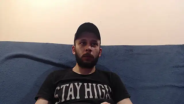 Snapshot of henryaxe chatting on March 15, 7:16 pm henryaxe online show from March 15, 7:16 pm