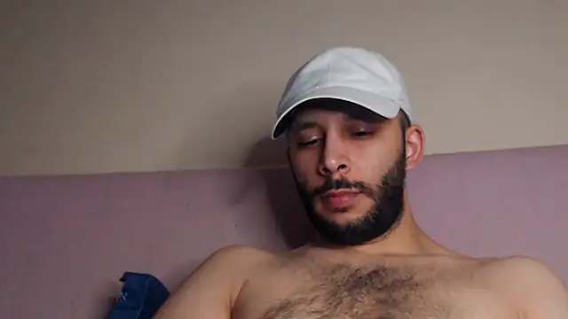 Snapshot of henryaxe chatting on September 13, 9:47 pm henryaxe online show from September 13, 9:47 pm