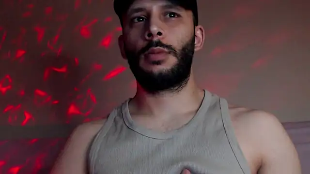 Snapshot of henryaxe chatting on September 15, 10:21 pm henryaxe online show from September 15, 10:21 pm