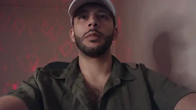 Snapshot of henryaxe chatting on September 19, 9:04 pm henryaxe online show from September 19, 9:04 pm