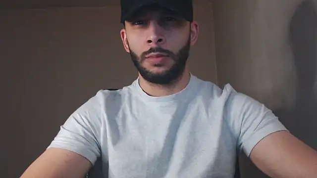 Snapshot of henryaxe chatting on September 28, 11:48 am henryaxe online show from September 28, 11:48 am