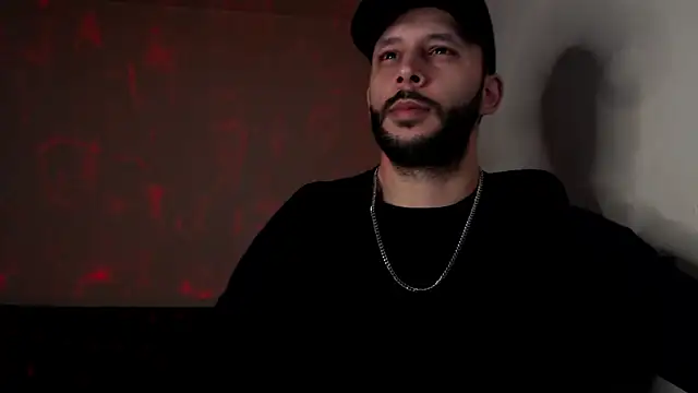 Snapshot of henryaxe chatting on October 2, 6:48 pm henryaxe online show from October 2, 6:48 pm