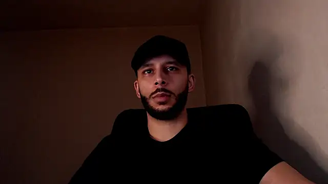 Snapshot of henryaxe chatting on October 13, 11:49 pm henryaxe online show from October 13, 11:49 pm